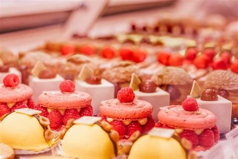Parisian Cafés and Bakeries: Indulging in the French Culinary Scene