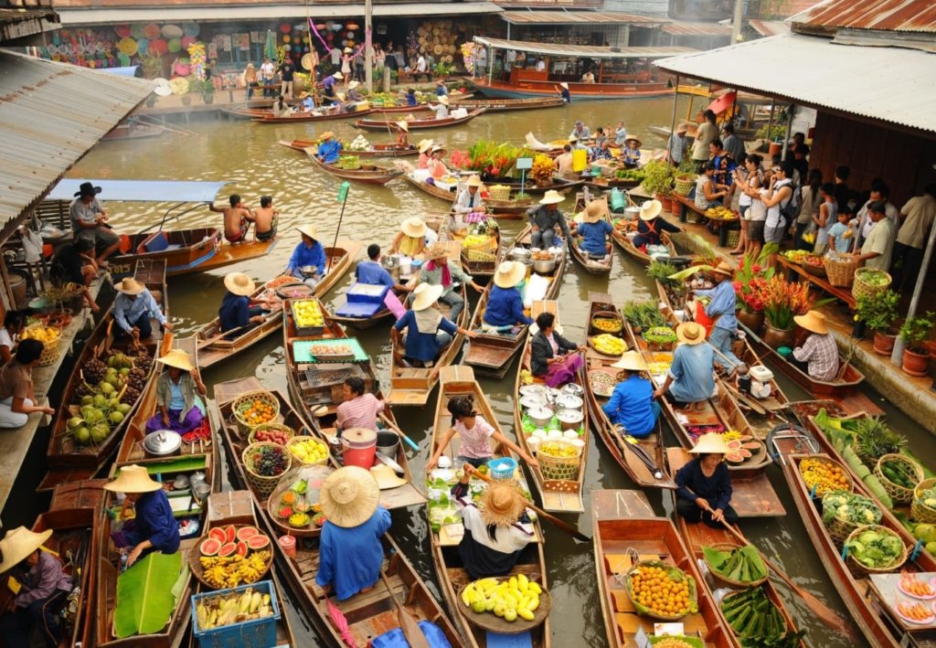 Exploring the Vibrant Markets and Street Food of Bangkok, Thailand