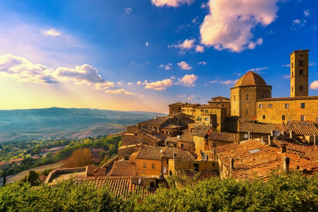 Exploring the Enchanting Hilltop Villages of Tuscany, Italy
